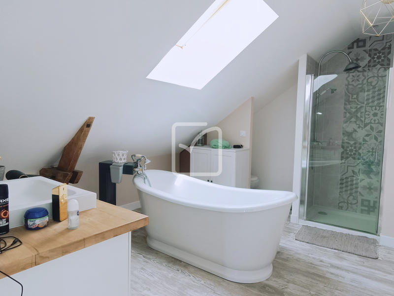 Maison - 203 m² - 6 pièces