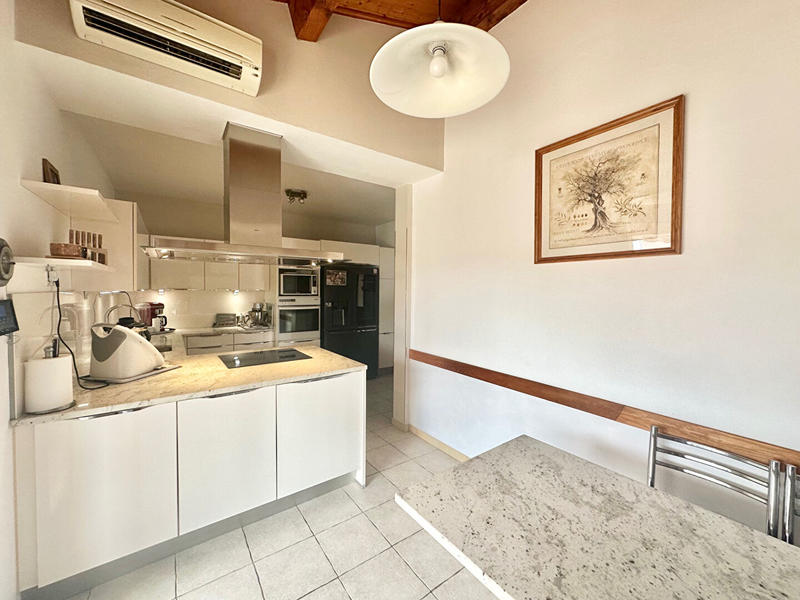 Maison - 208 m² - 6 pièces