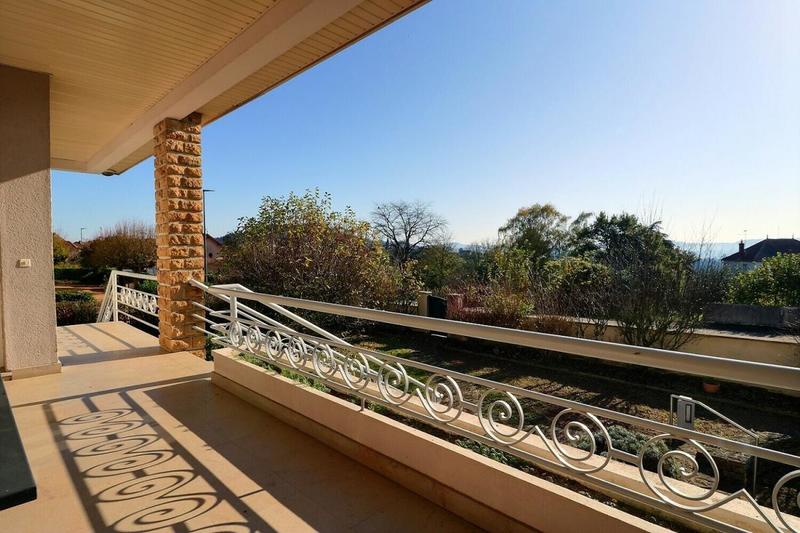 Maison - 184 m² - 8 pièces