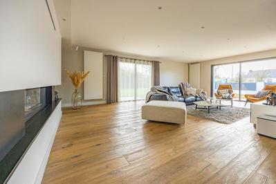 Maison - 250 m² - 8 pièces