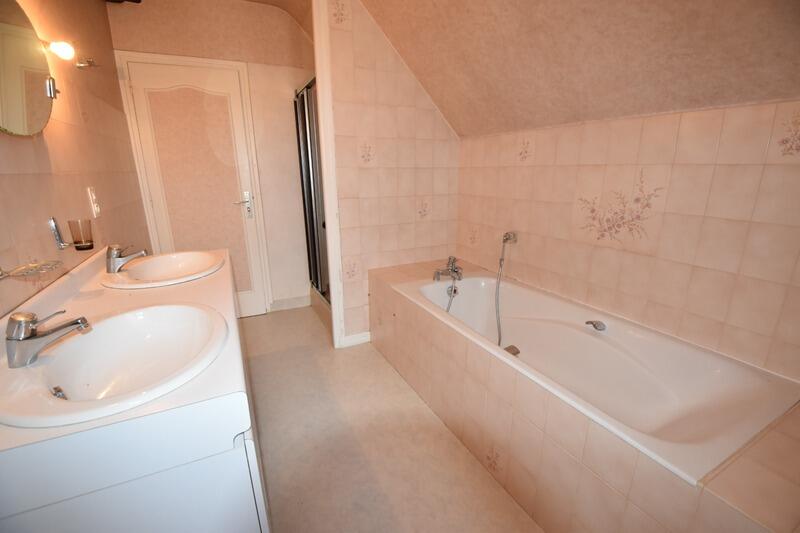 Maison - 144 m² - 7 pièces