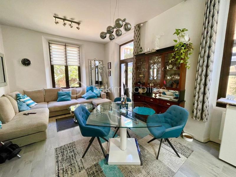 Demeure - 240 m² - 12 pièces