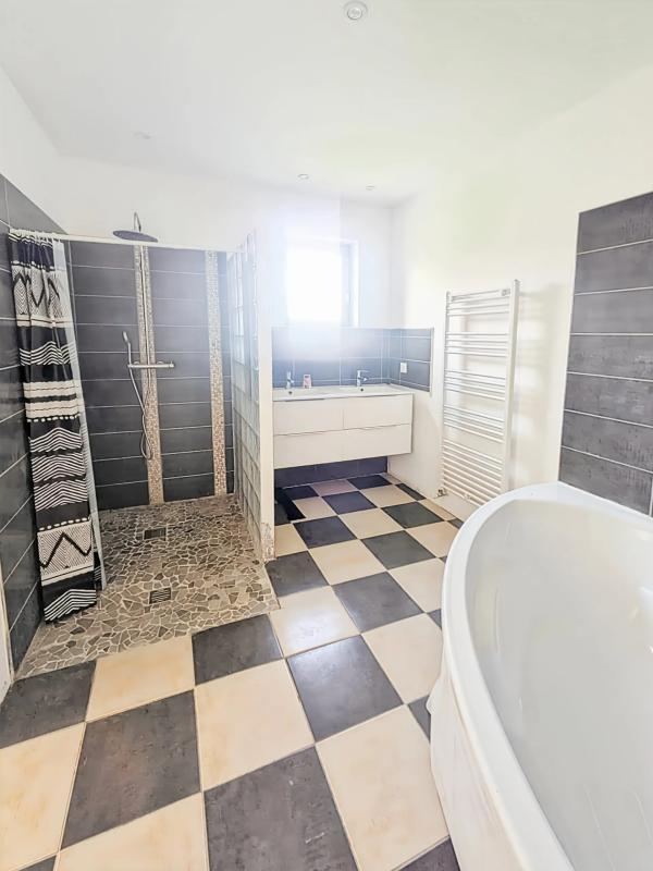 Maison - 140 m² - 5 pièces