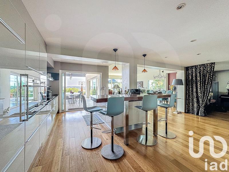 Maison - 245 m² - 7 pièces