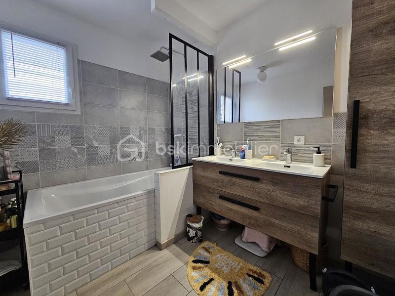 Maison traditionnelle - 97 m² - 4 pièces