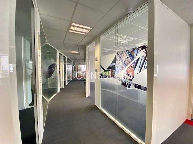 Bureau - 590 m²