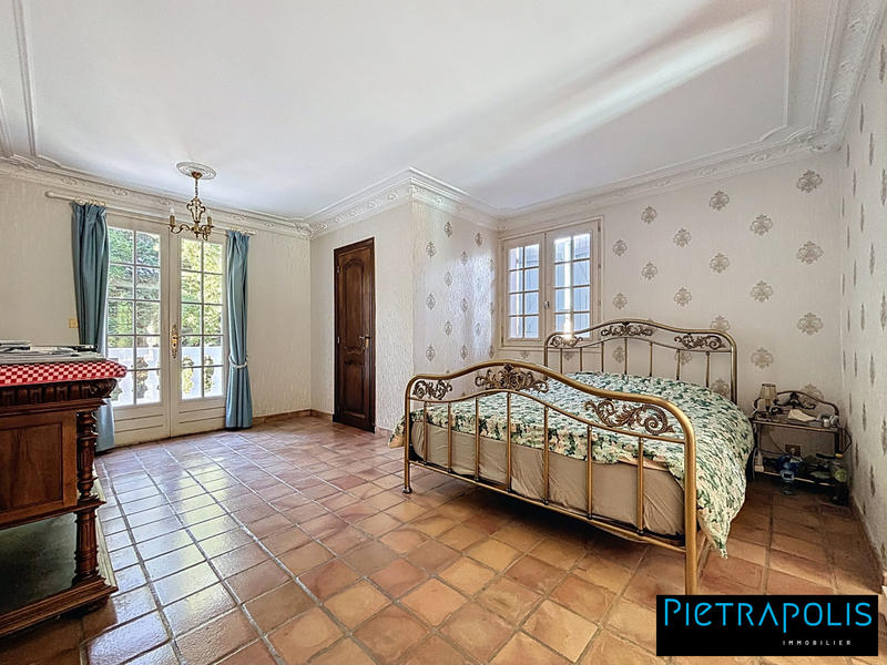 Maison - 278 m² - 9 pièces