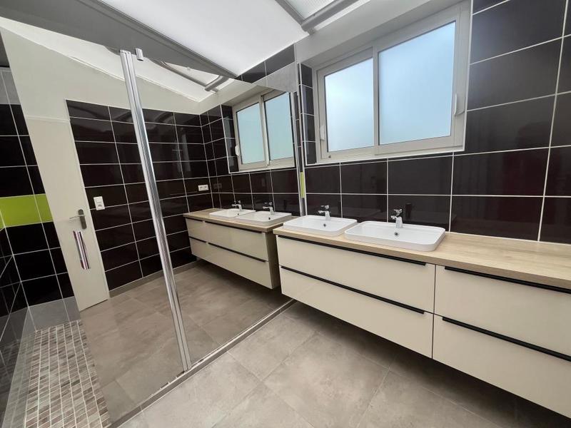 Maison - 287 m² - 8 pièces