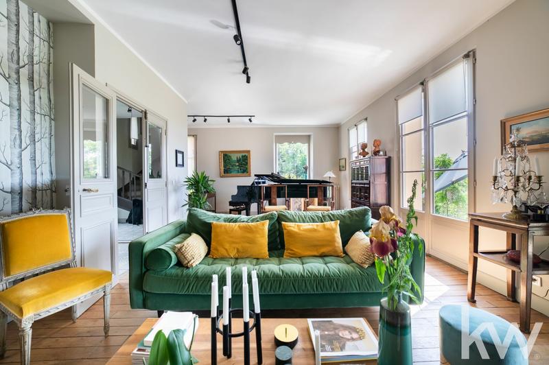 Maison - 220 m² - 8 pièces