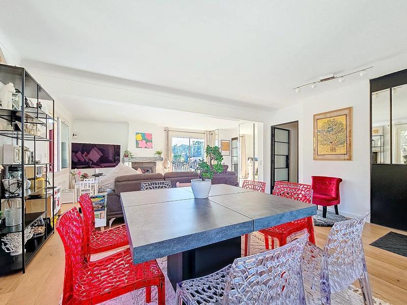 Maison - 236 m² - 9 pièces