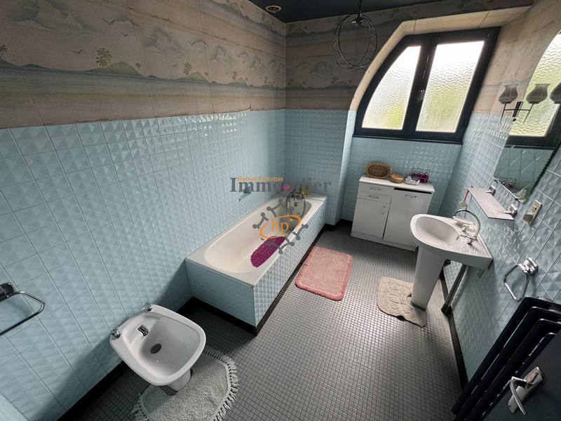 Maison - 257 m² - 12 pièces