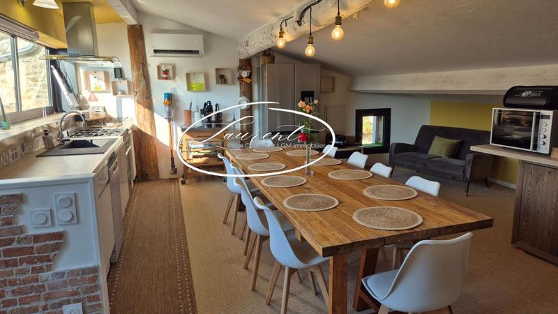 Maison - 243 m² - 8 pièces