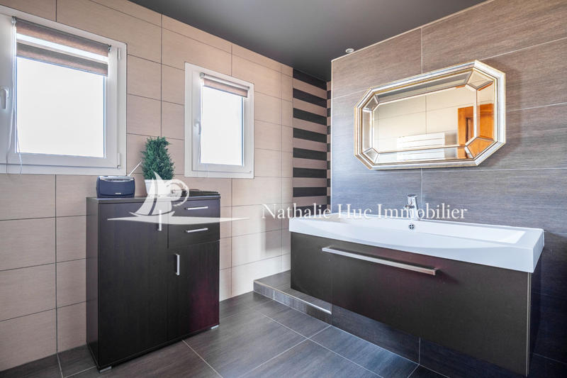 Maison - 204 m² - 7 pièces