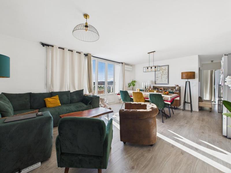 Appartement - 75 m² - 5 pièces