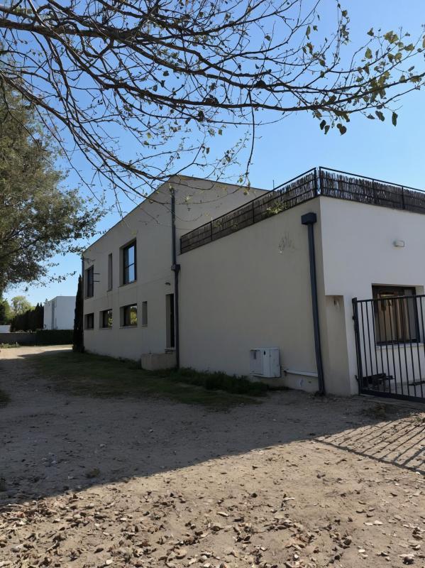 Local d'activité / Entrepôt - 225 m²