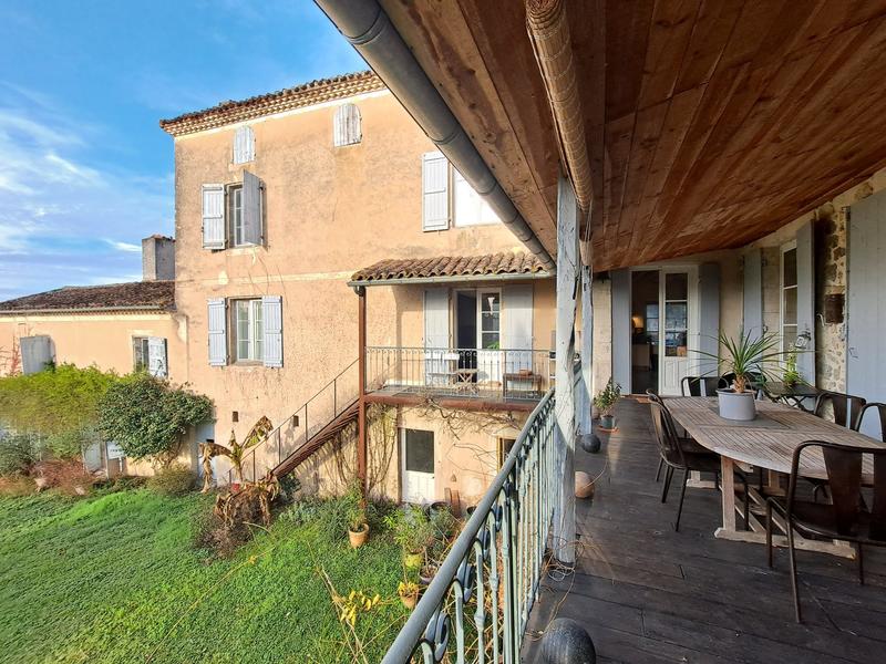 Maison - 245 m² - 9 pièces