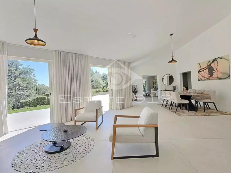 Villa - 289 m² - 8 pièces