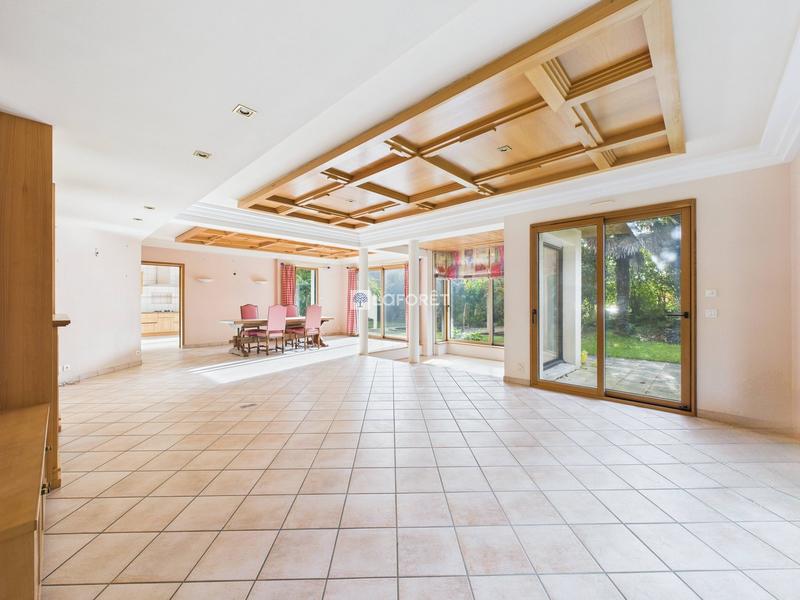 Maison - 215 m² - 7 pièces