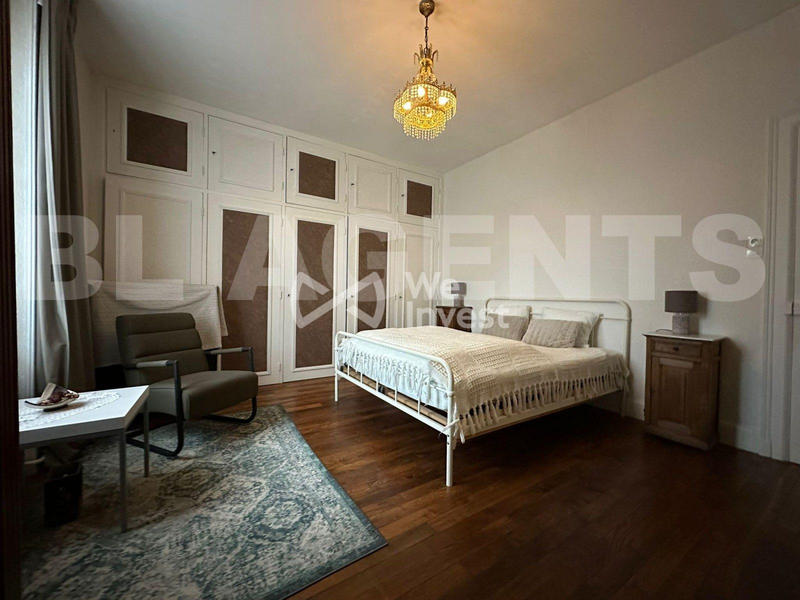 Maison - 247 m² - 10 pièces