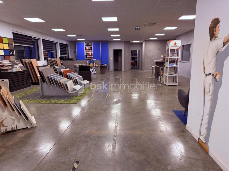 Local commercial - 941 m² - 7 pièces