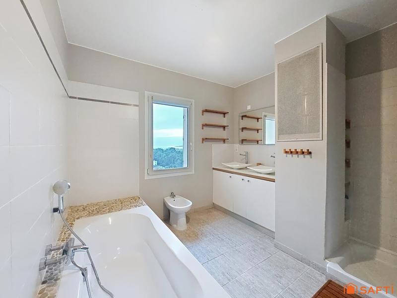 Maison - 250 m² - 9 pièces