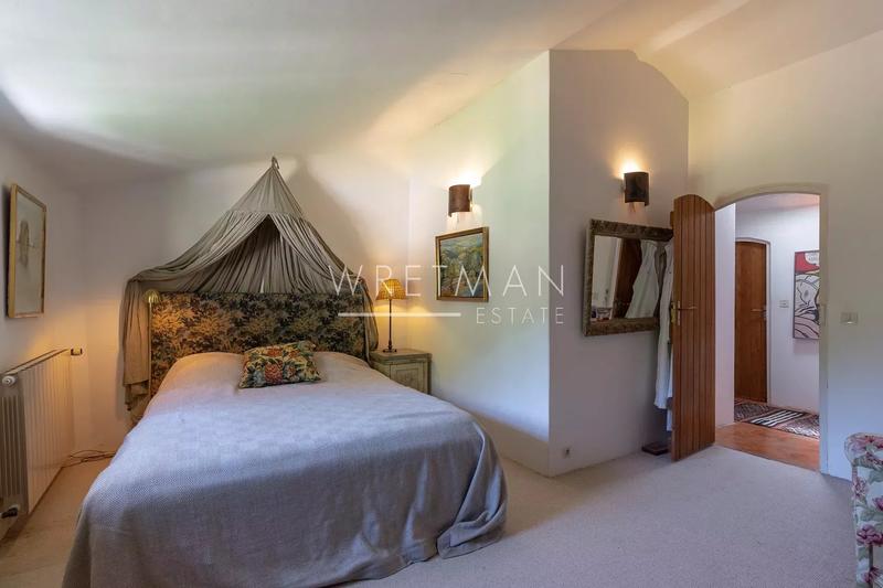 Propriété - 305 m² - 10 pièces