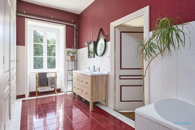 Maison ancienne - 300 m² - 13 pièces