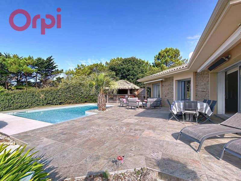 Maison - 210 m² - 6 pièces