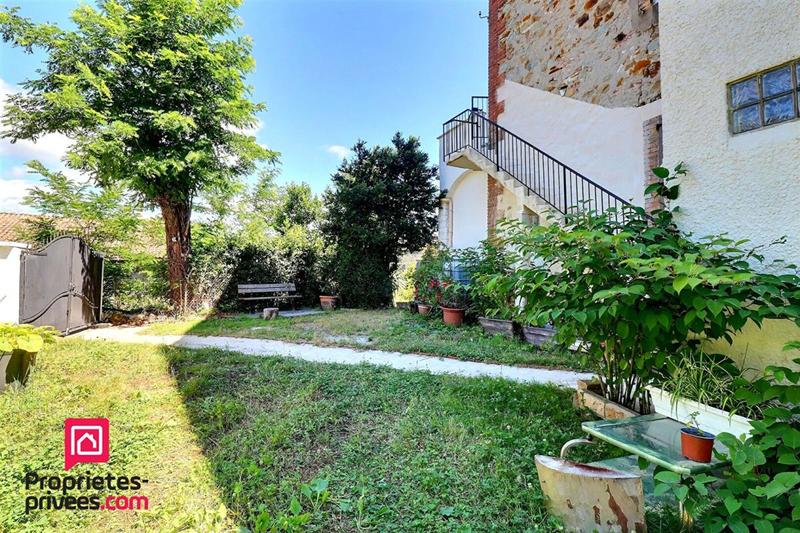 Maison - 375 m² - 10 pièces