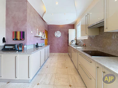 Maison - 197 m² - 7 pièces