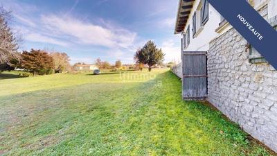 Maison - 382 m² - 9 pièces