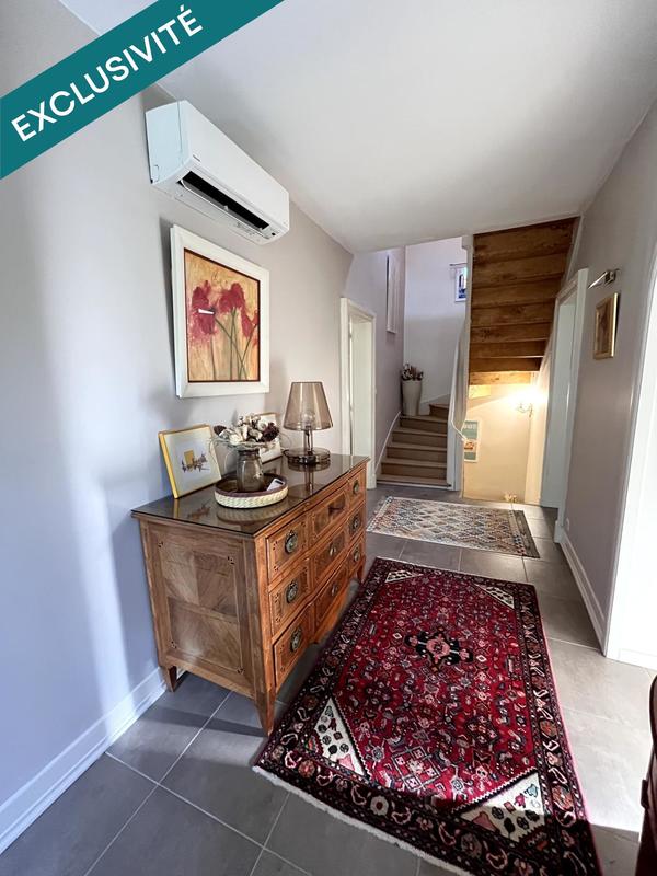 Villa - 260 m² - 8 pièces