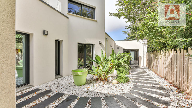 Maison - 187 m² - 5 pièces