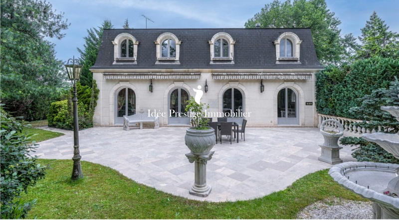 Maison - 221 m² - 7 pièces