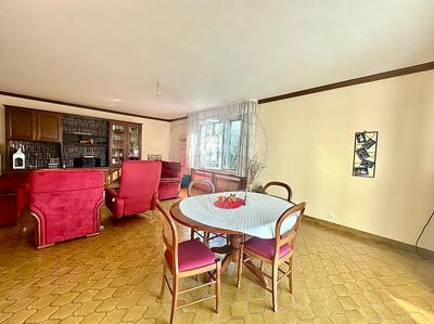 Maison - 207 m² - 7 pièces