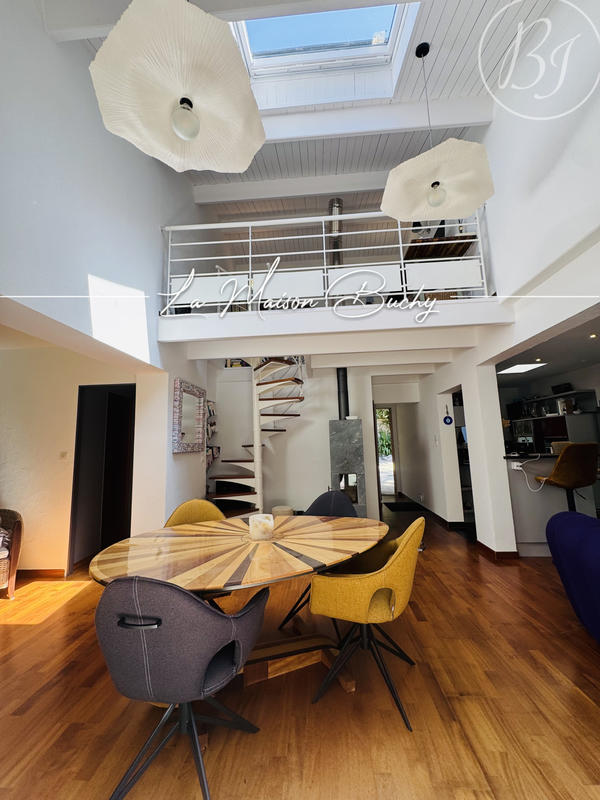 Maison - 167 m² - 6 pièces