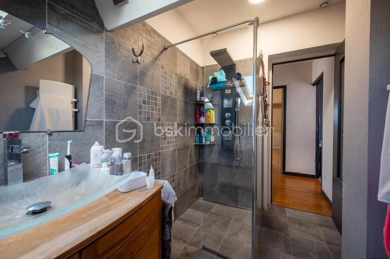 Maison - 200 m² - 7 pièces