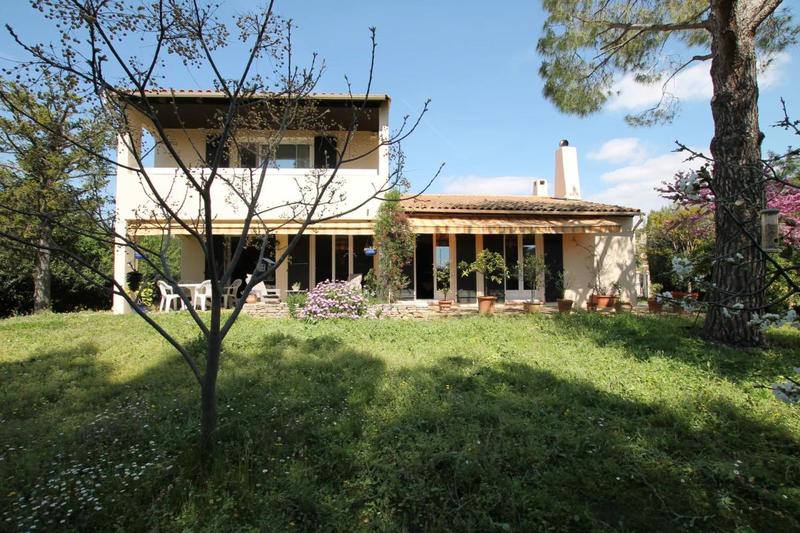 Maison - 222 m² - 6 pièces