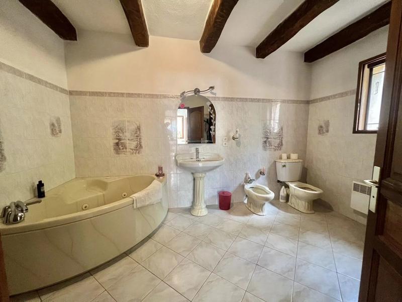 Maison - 280 m² - 5 pièces