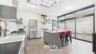 Maison - 277 m² - 11 pièces