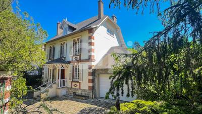Maison de maîtres - 230 m² - 9 pièces