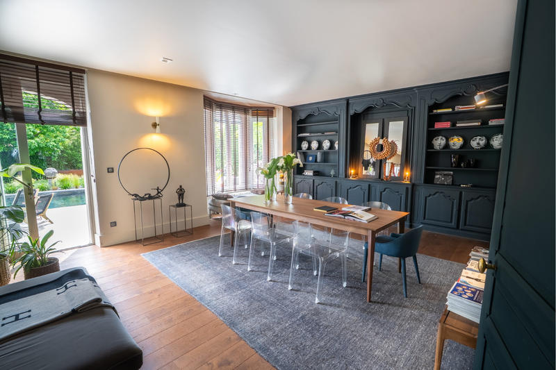 Maison - 260 m² - 10 pièces