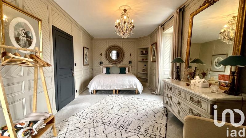 Maison - 213 m² - 9 pièces