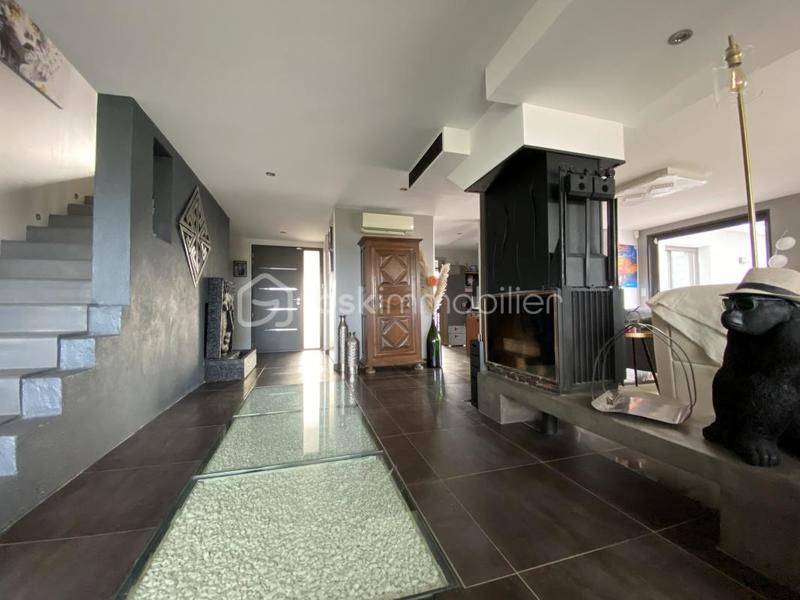 Maison traditionnelle - 260 m² - 8 pièces