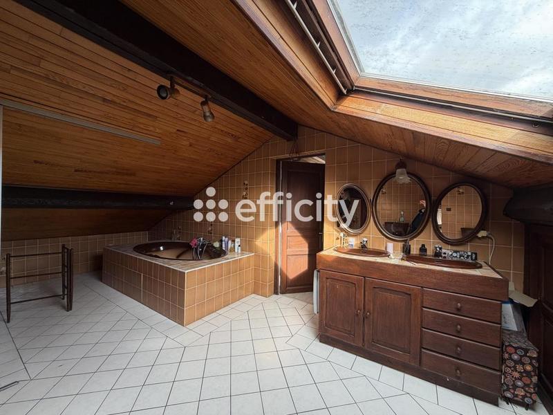 Maison - 200 m² - 10 pièces