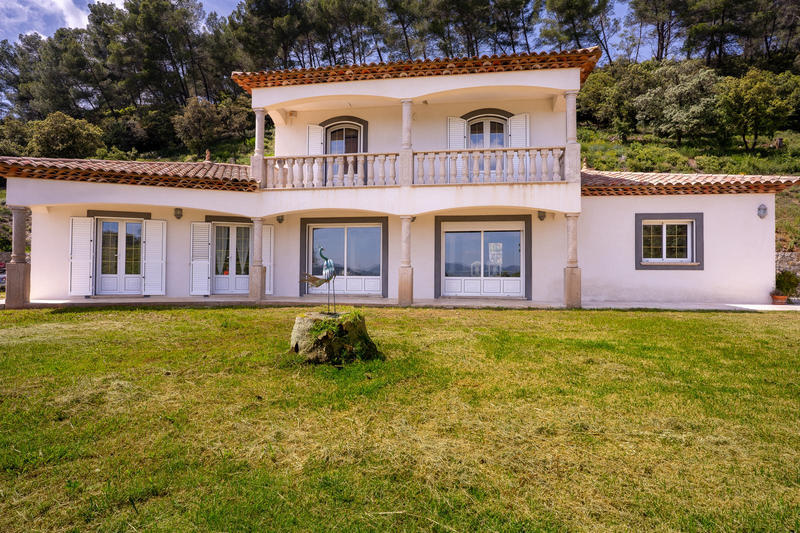 Propriété - 188 m² - 6 pièces