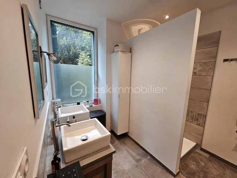 Propriété - 210 m² - 5 pièces