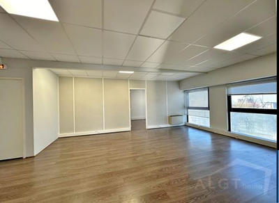 Local d'activités - 672 m²