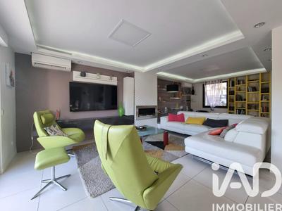 Maison - 249 m² - 9 pièces