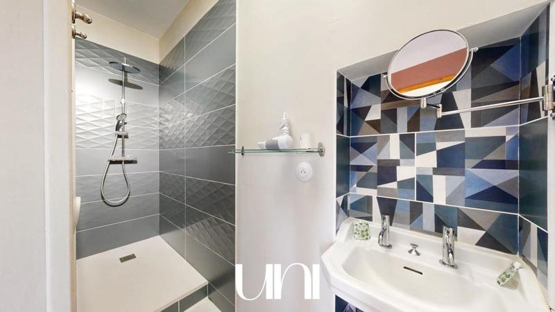 Maison - 450 m² - 16 pièces